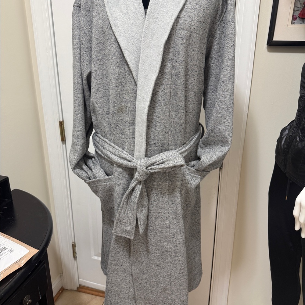 The UGG Robinson Robe Grey Tie-Waist Women's Coat is in great condition, cotton - Picture 3 of 10